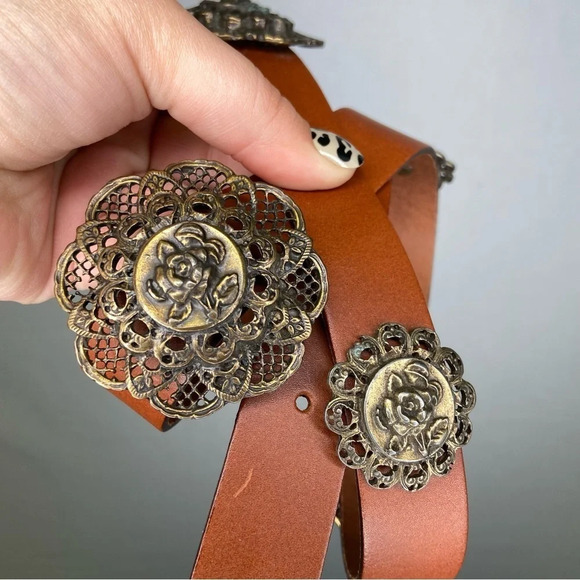 New‎ York Studio | Brown Leather Belt Small Metal Florals - Picture 3 of 4
